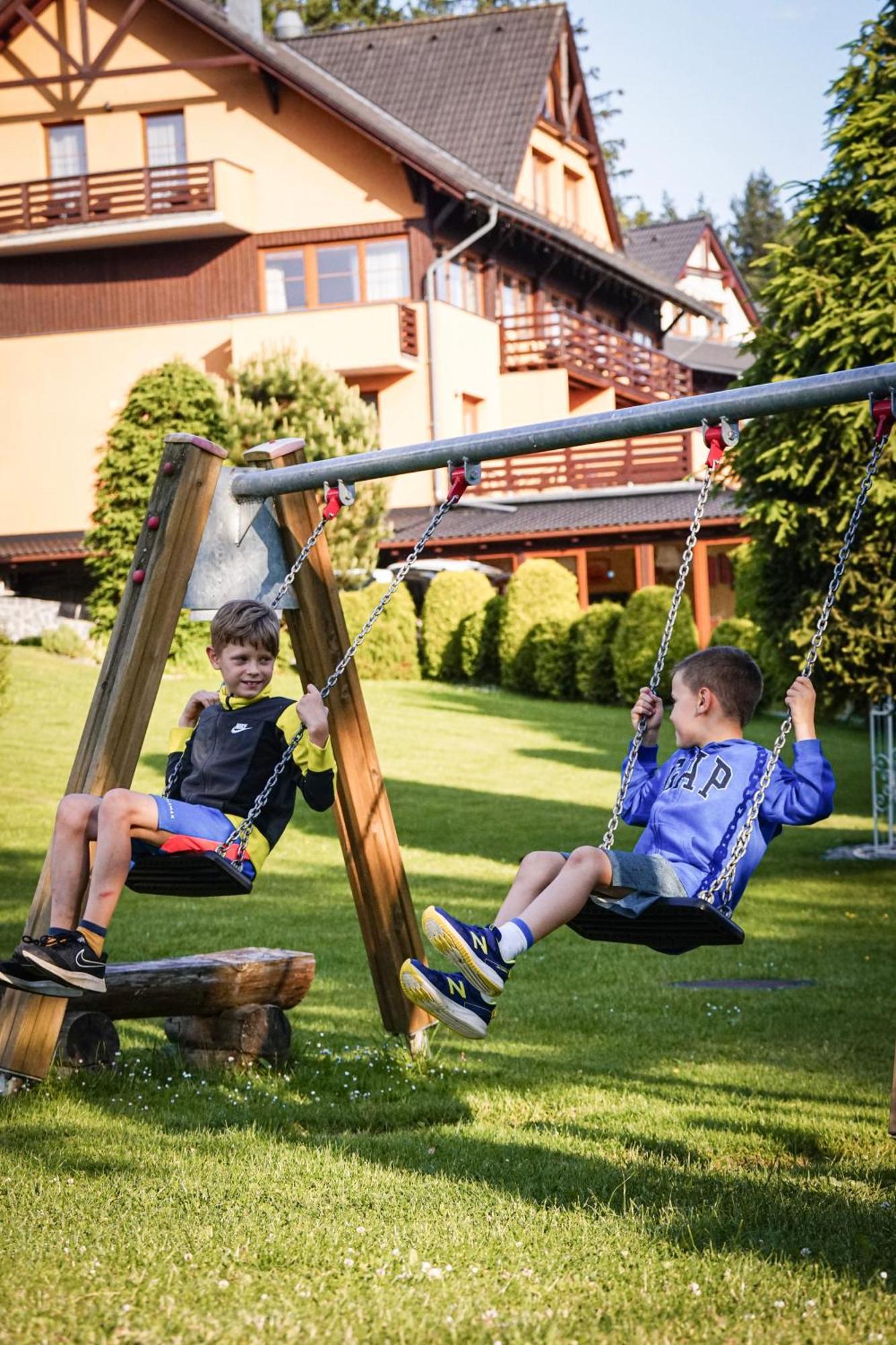 Hotel Slunecna Louka Lipno nad Vltavou Exteriör bild